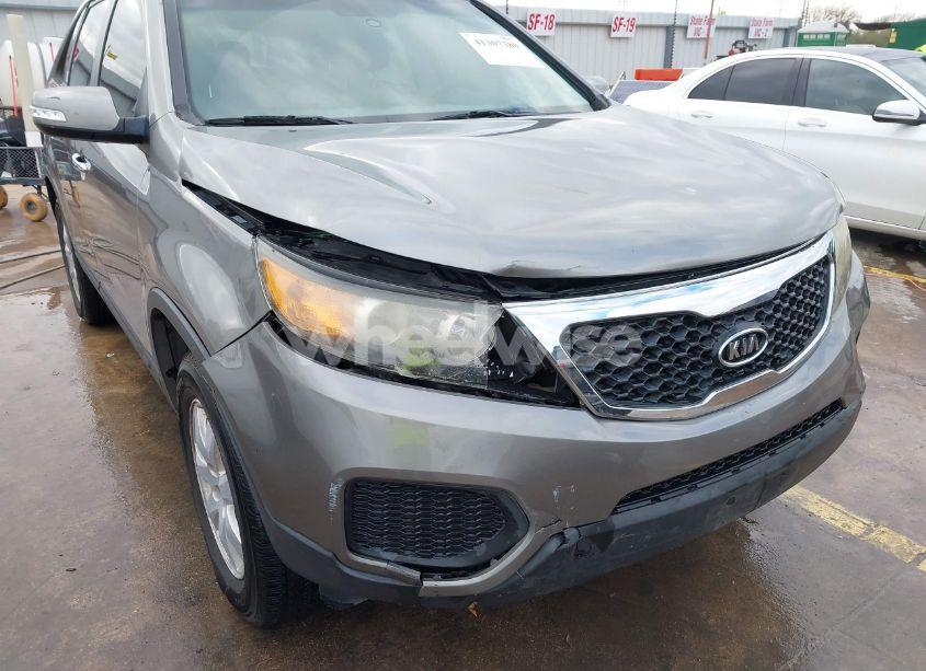 Photo 6 of 2012 Kia Sorento LX (VIN 5XYKT4A15CG203897)