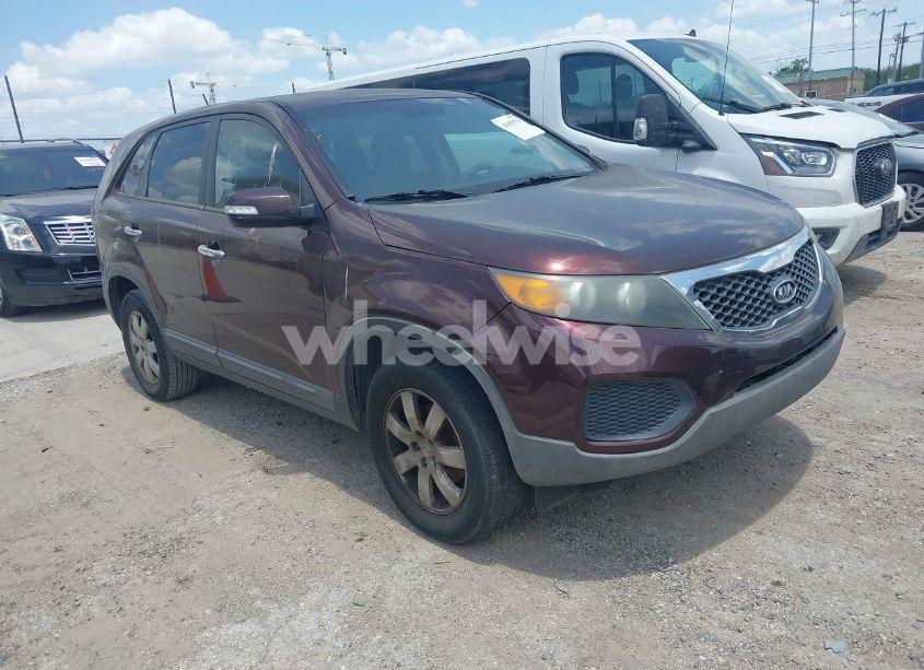 2012 Kia Sorento LX (VIN 5XYKT4A15CG241033) main photo