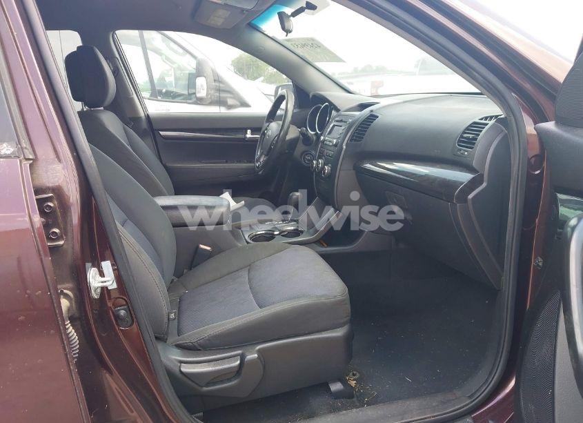 Photo 5 of 2012 Kia Sorento LX (VIN 5XYKT4A15CG241033)