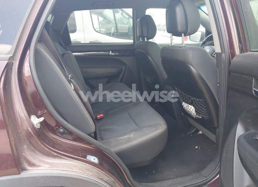 Photo 8 of 2012 Kia Sorento LX (VIN 5XYKT4A15CG241033)