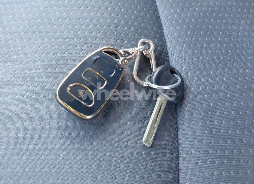 Photo 11 of 2011 Kia Sorento LX (VIN 5XYKT4A16BG124978)