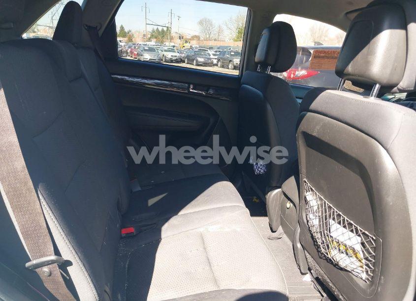 Photo 8 of 2011 Kia Sorento LX (VIN 5XYKT4A16BG124978)