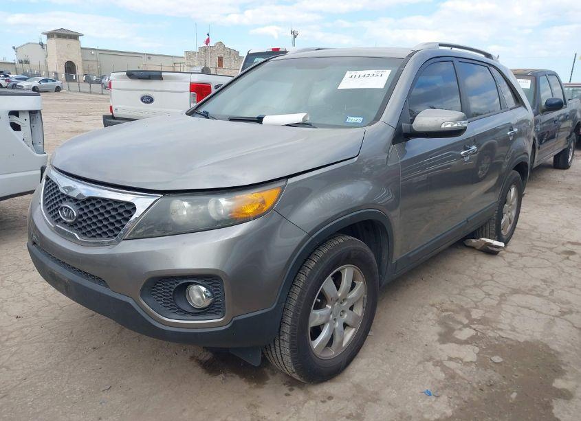 Photo 2 of 2011 Kia Sorento LX (VIN 5XYKT4A16BG154563)