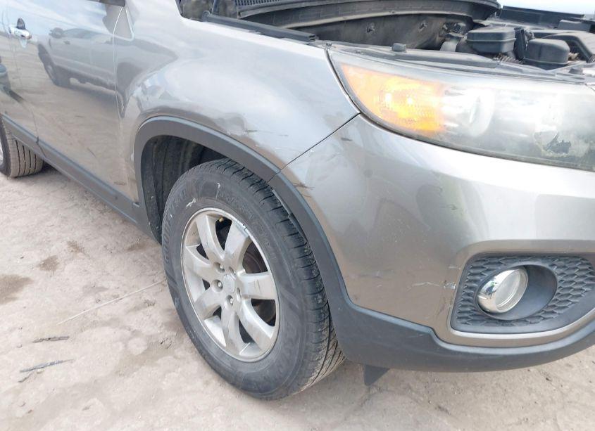 Photo 6 of 2011 Kia Sorento LX (VIN 5XYKT4A16BG154563)