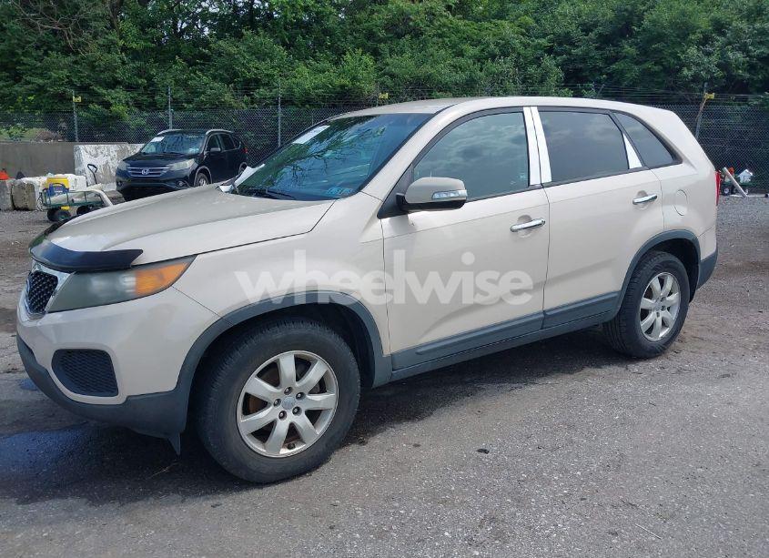 Photo 2 of 2012 Kia Sorento LX (VIN 5XYKT4A16CG220112)