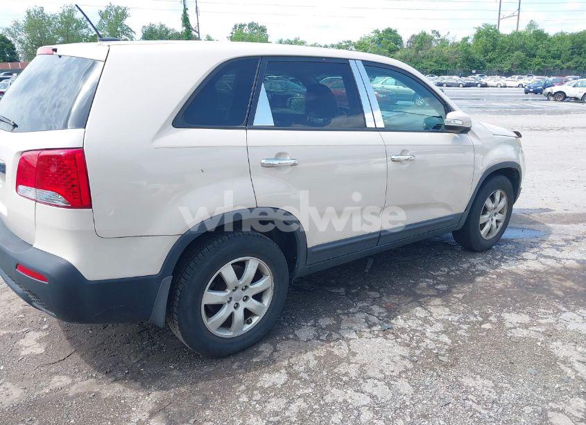 Photo 4 of 2012 Kia Sorento LX (VIN 5XYKT4A16CG220112)