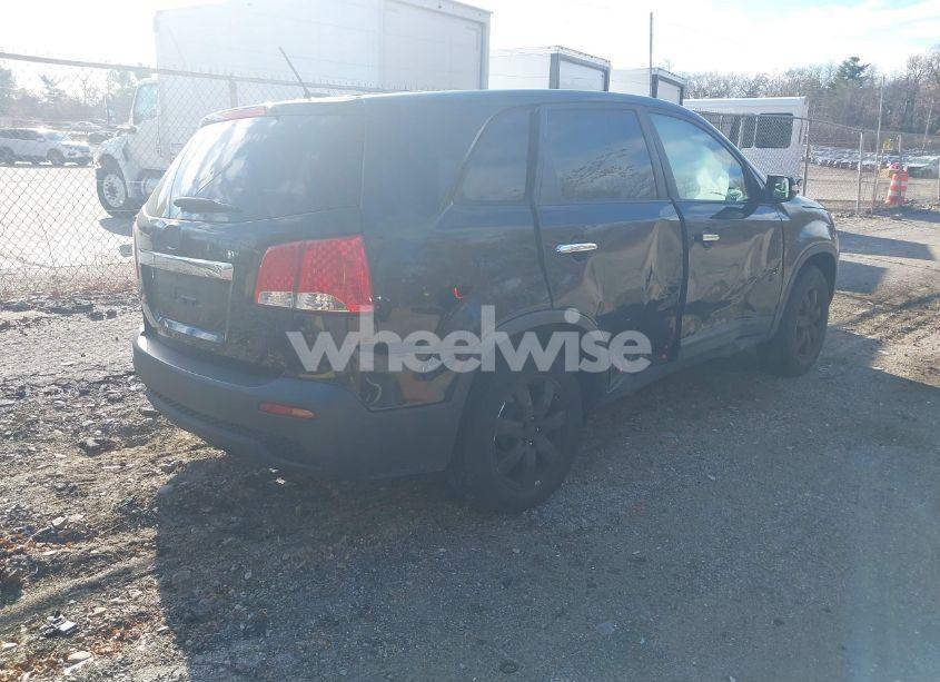 Photo 4 of 2012 Kia Sorento LX (VIN 5XYKT4A16CG256530)
