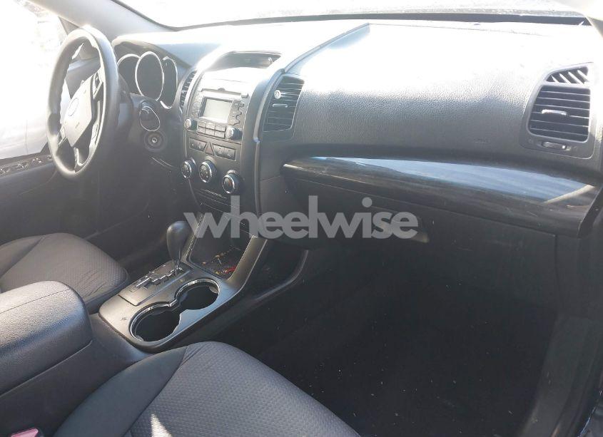 Photo 5 of 2012 Kia Sorento LX (VIN 5XYKT4A16CG256530)
