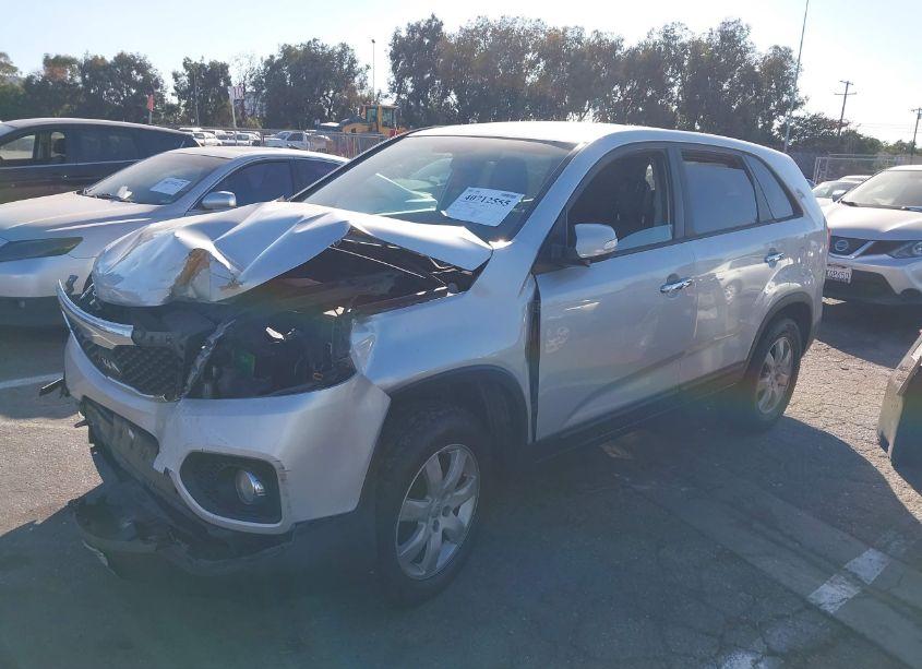 Photo 2 of 2013 Kia Sorento LX (VIN 5XYKT4A16DG396238)