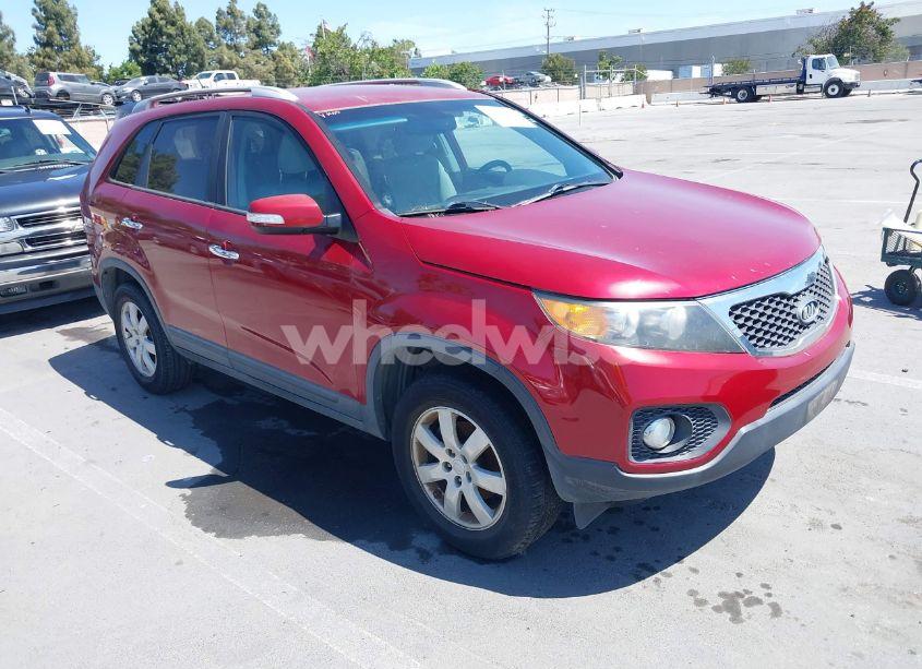2011 Kia Sorento LX (VIN 5XYKT4A17BG055833) main photo