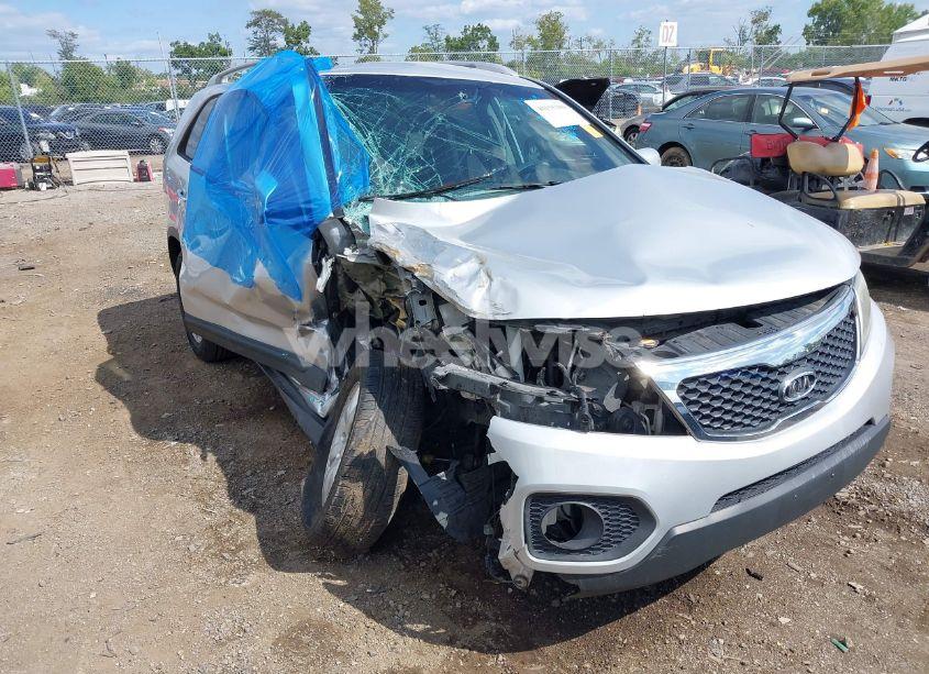 2011 Kia Sorento LX (VIN 5XYKT4A17BG165717) main photo