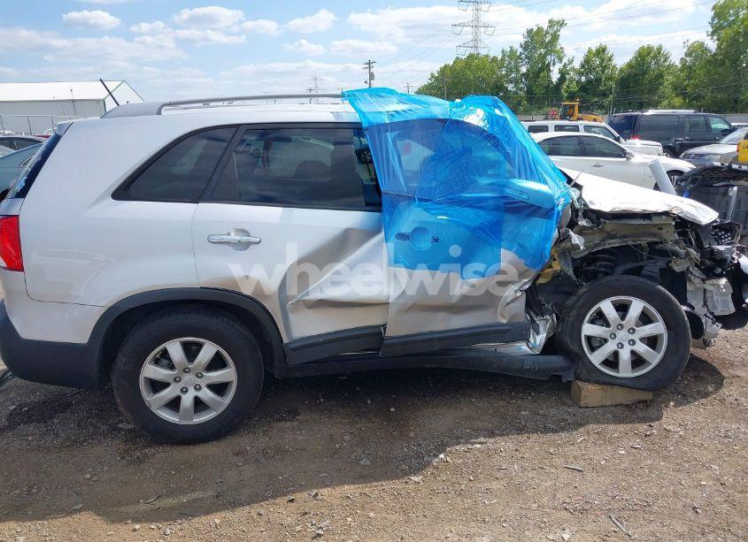 Photo 14 of 2011 Kia Sorento LX (VIN 5XYKT4A17BG165717)