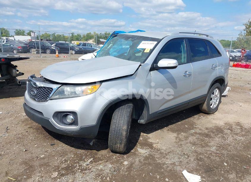 Photo 2 of 2011 Kia Sorento LX (VIN 5XYKT4A17BG165717)