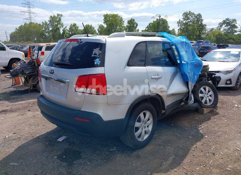 Photo 4 of 2011 Kia Sorento LX (VIN 5XYKT4A17BG165717)