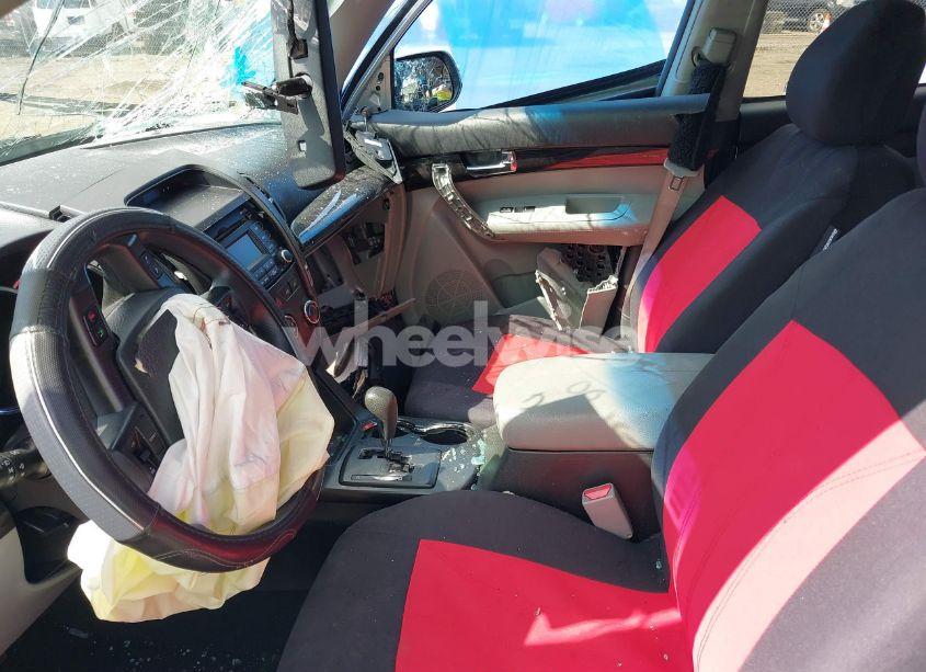 Photo 5 of 2011 Kia Sorento LX (VIN 5XYKT4A17BG165717)