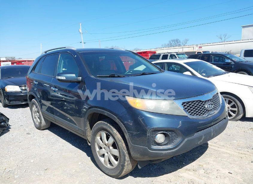2011 Kia Sorento LX (VIN 5XYKT4A18BG005362) main photo
