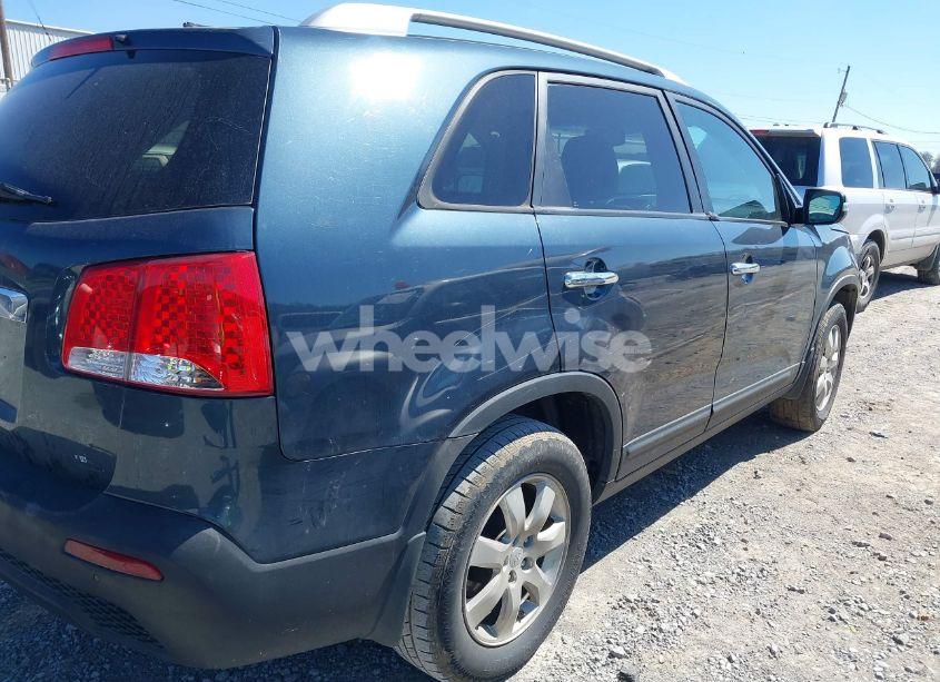 Photo 4 of 2011 Kia Sorento LX (VIN 5XYKT4A18BG005362)