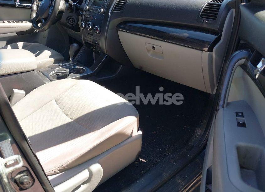 Photo 5 of 2011 Kia Sorento LX (VIN 5XYKT4A18BG005362)