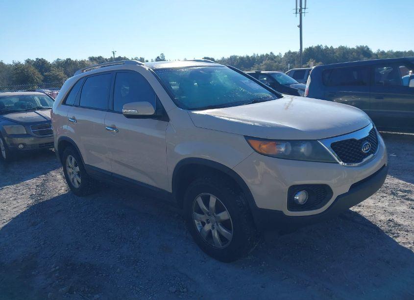 2011 Kia Sorento LX (VIN 5XYKT4A18BG015146) main photo