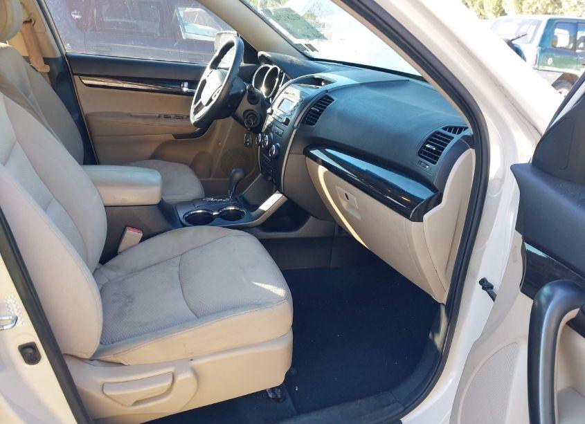 Photo 5 of 2011 Kia Sorento LX (VIN 5XYKT4A18BG015146)