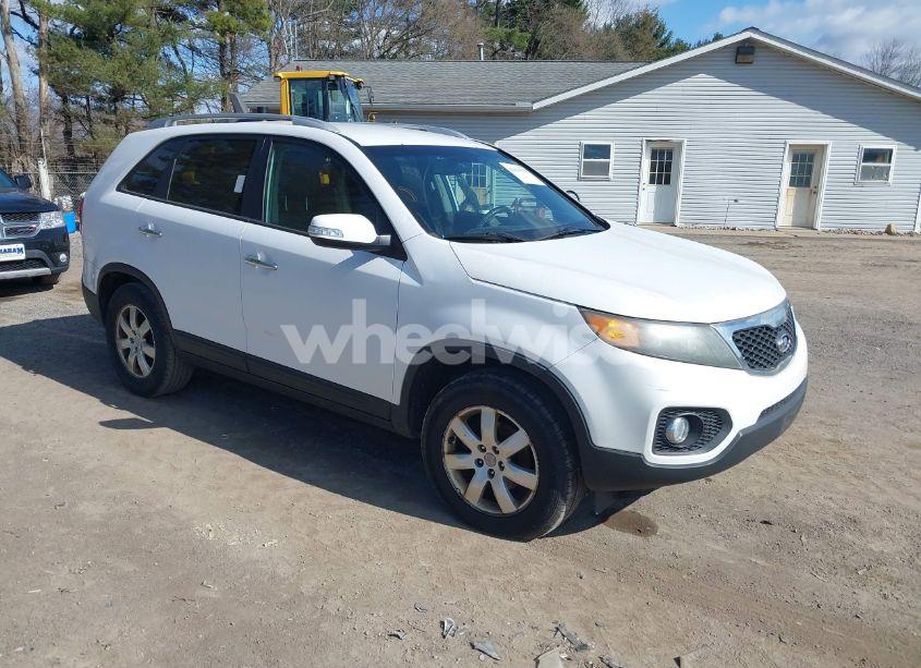 2011 Kia Sorento LX (VIN 5XYKT4A18BG173907) main photo