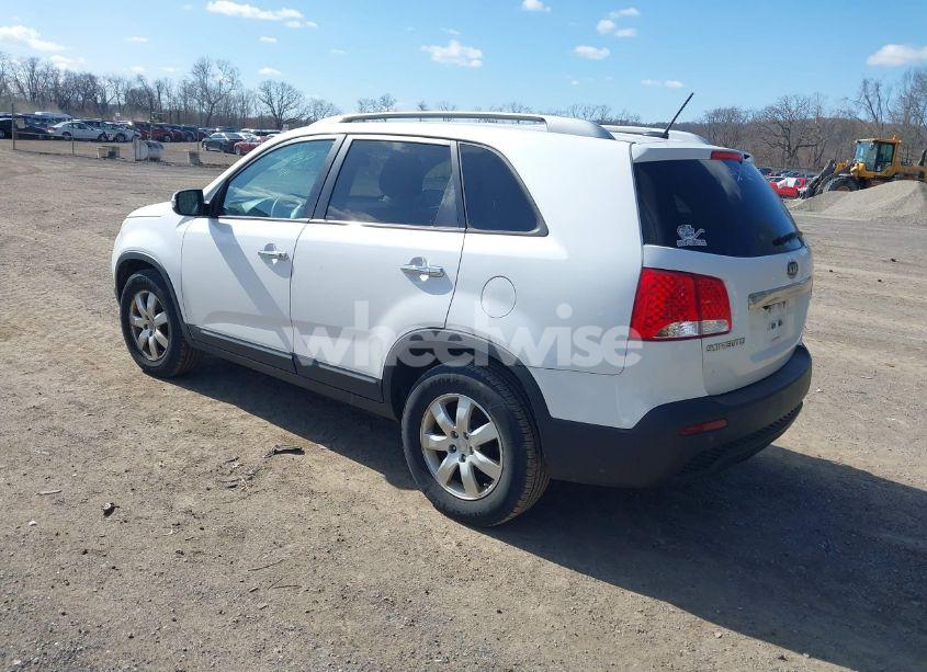 Photo 3 of 2011 Kia Sorento LX (VIN 5XYKT4A18BG173907)