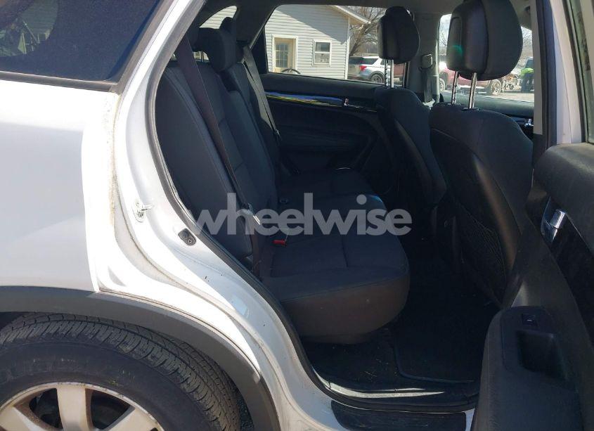 Photo 8 of 2011 Kia Sorento LX (VIN 5XYKT4A18BG173907)