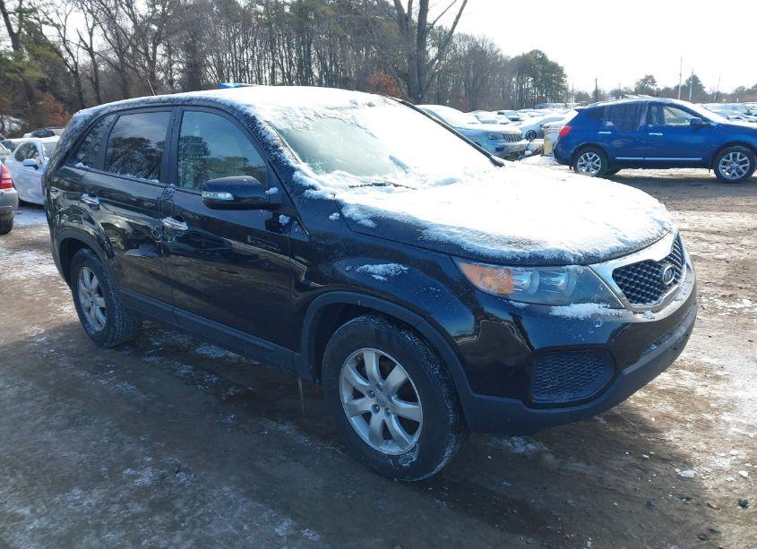 2013 Kia Sorento LX (VIN 5XYKT4A18DG325042) main photo