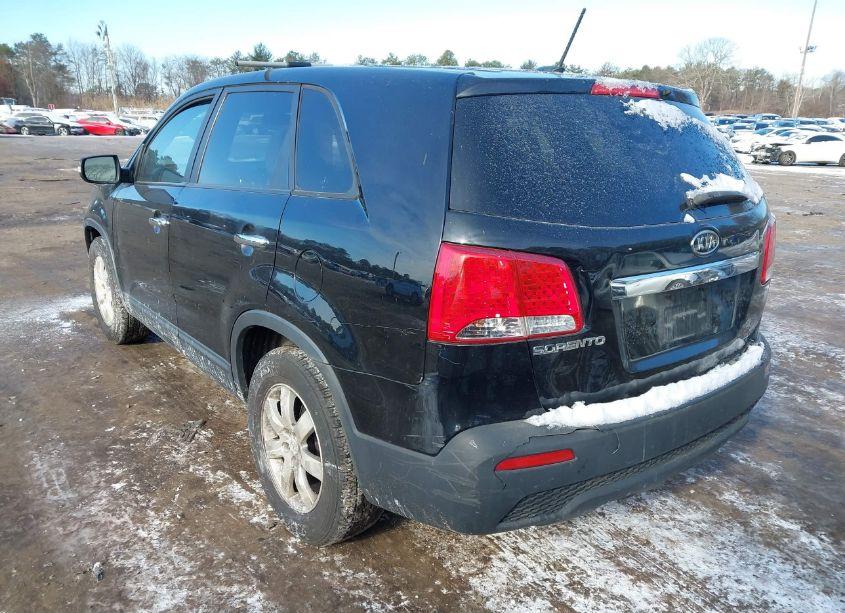 Photo 3 of 2013 Kia Sorento LX (VIN 5XYKT4A18DG325042)