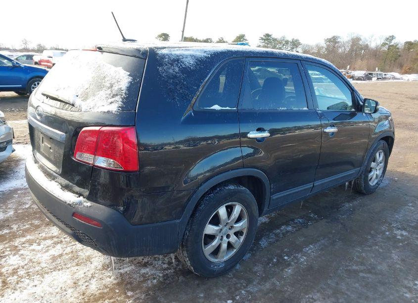 Photo 4 of 2013 Kia Sorento LX (VIN 5XYKT4A18DG325042)