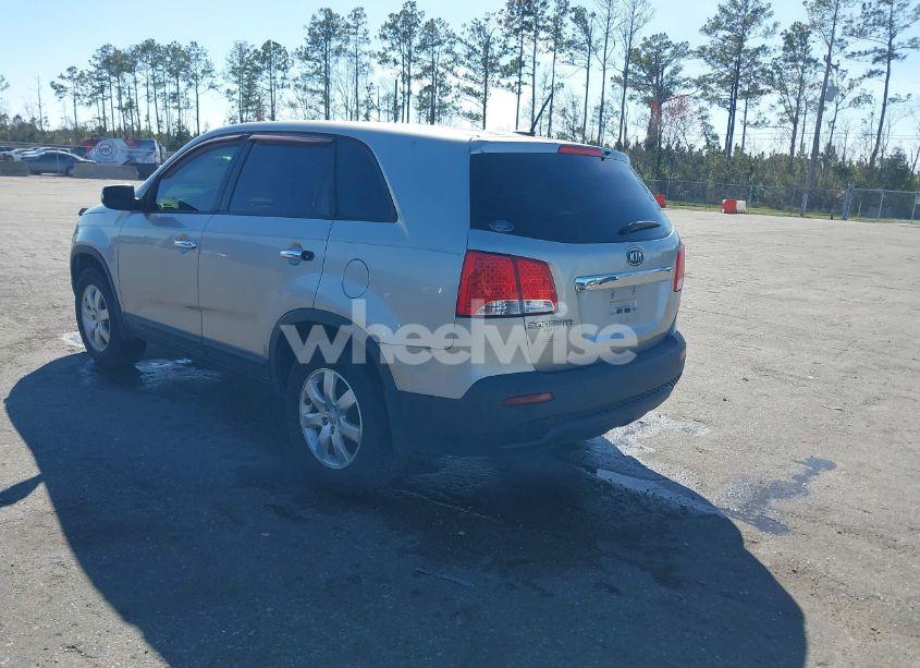 Photo 3 of 2013 Kia Sorento LX (VIN 5XYKT4A19DG311070)