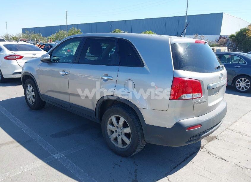 Photo 3 of 2013 Kia Sorento LX (VIN 5XYKT4A19DG418331)