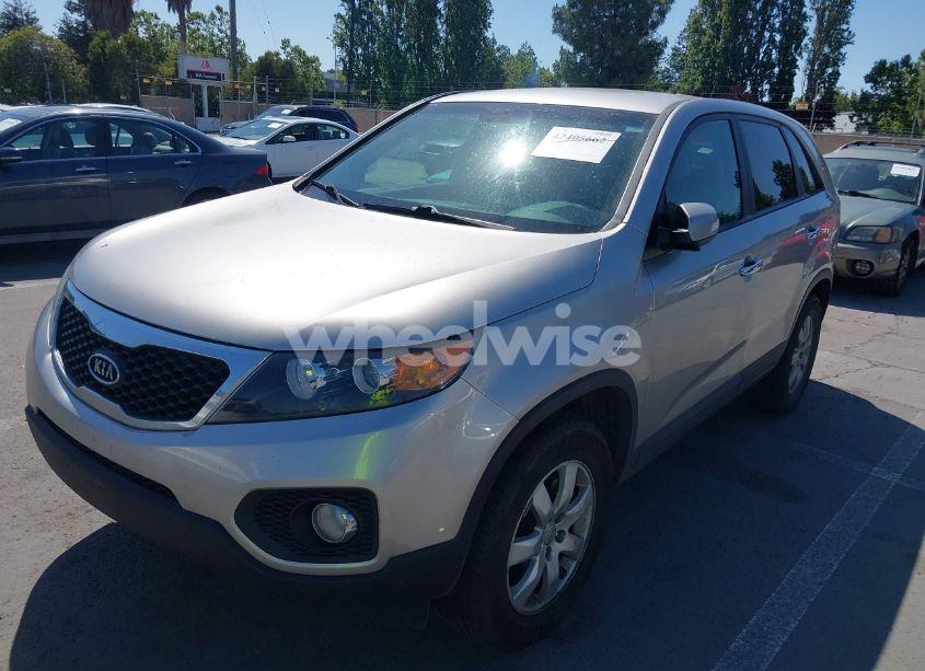 Photo 6 of 2013 Kia Sorento LX (VIN 5XYKT4A19DG418331)