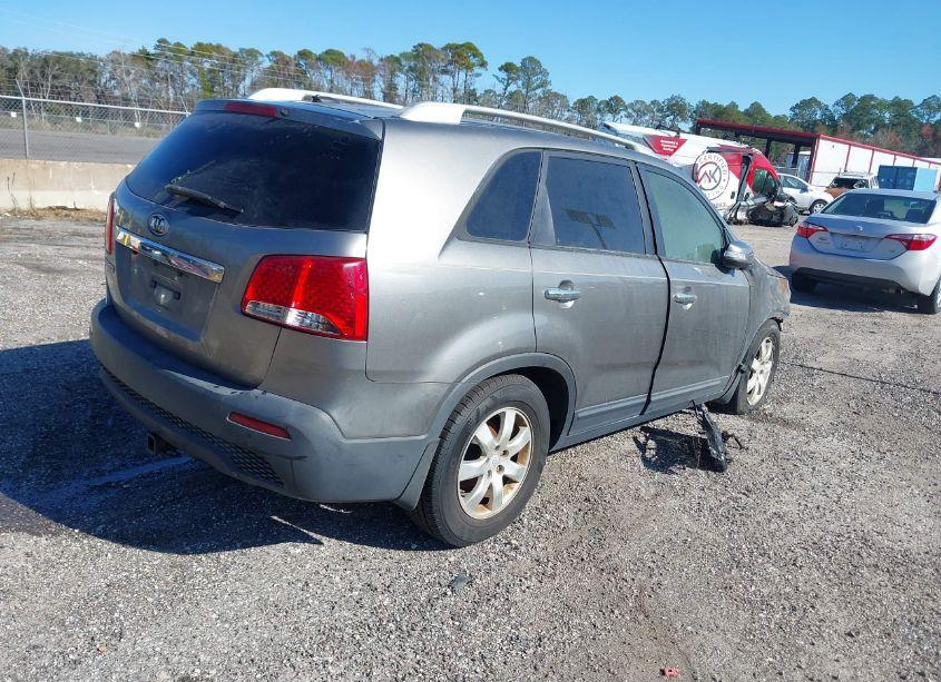 Photo 4 of 2011 Kia Sorento LX (VIN 5XYKT4A1XBG005315)