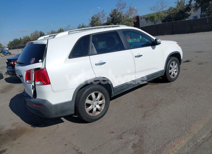 Photo 4 of 2011 Kia Sorento LX (VIN 5XYKT4A1XBG026326)