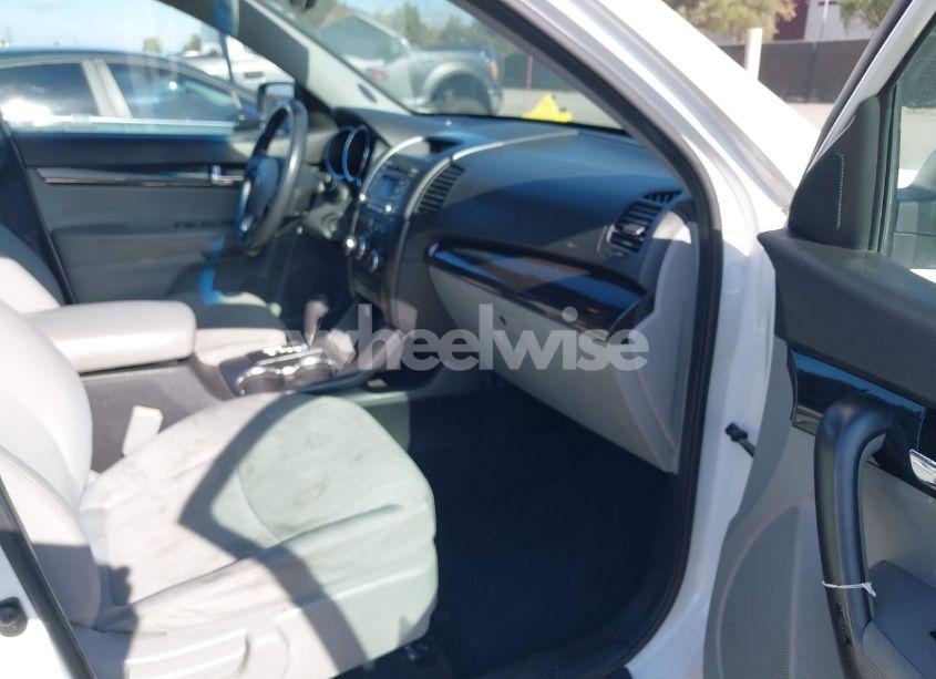 Photo 5 of 2011 Kia Sorento LX (VIN 5XYKT4A1XBG026326)