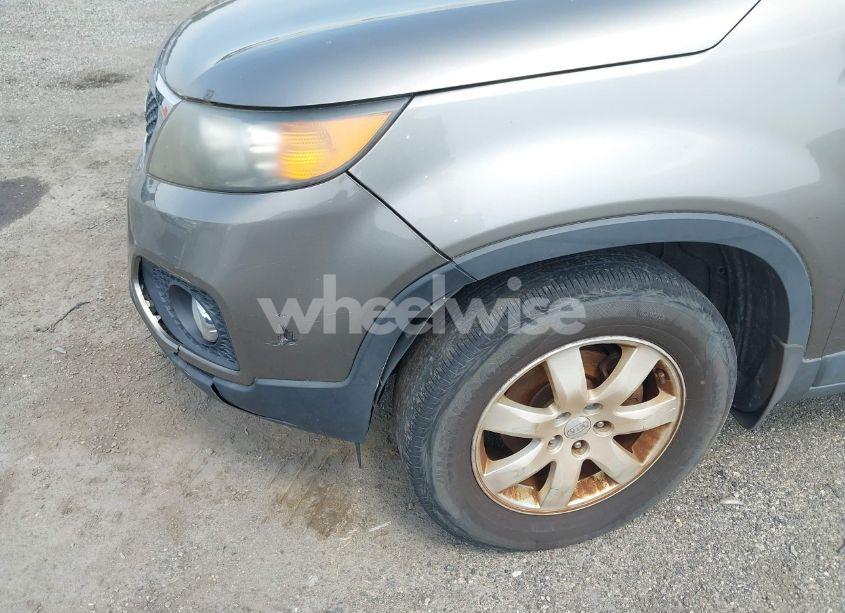 Photo 6 of 2011 Kia Sorento LX (VIN 5XYKT4A1XBG061125)