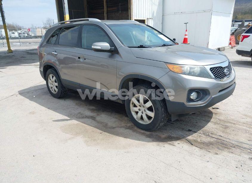 2011 Kia Sorento LX (VIN 5XYKT4A1XBG063246) main photo