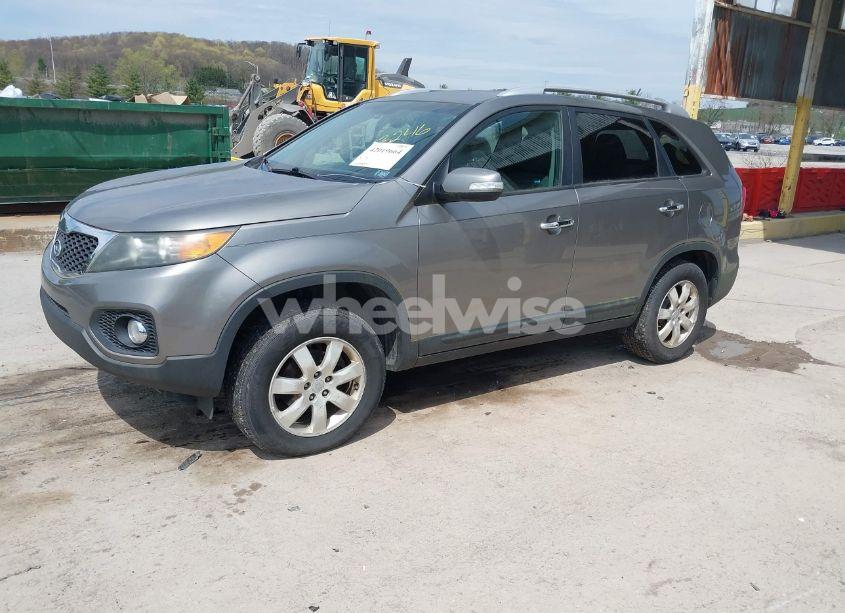 Photo 2 of 2011 Kia Sorento LX (VIN 5XYKT4A1XBG063246)