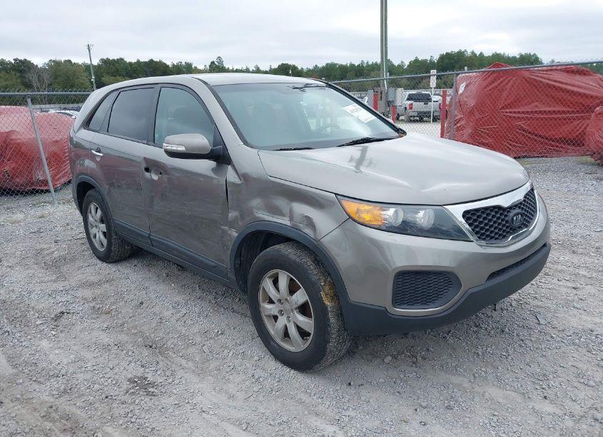 2013 Kia Sorento LX (VIN 5XYKT4A1XDG324880) main photo