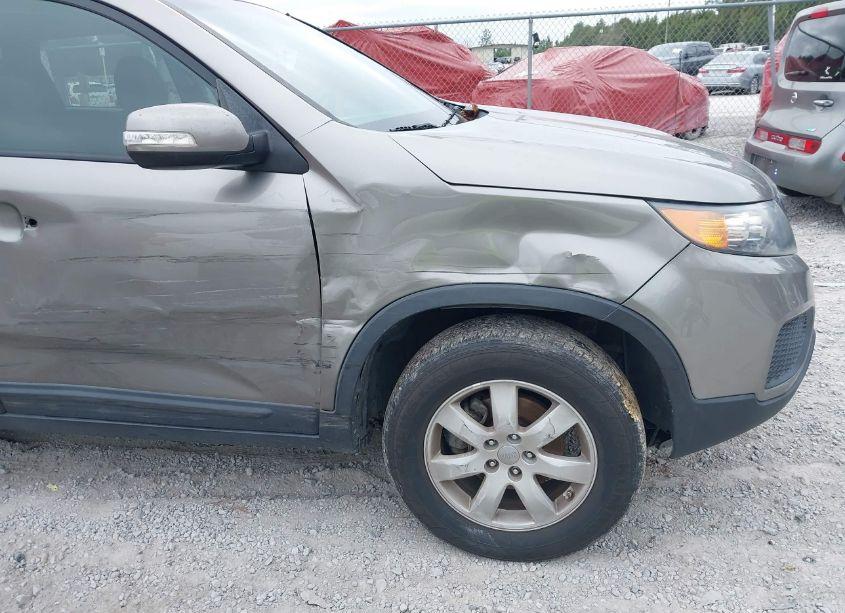 Photo 12 of 2013 Kia Sorento LX (VIN 5XYKT4A1XDG324880)
