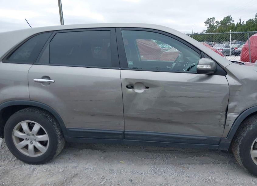Photo 13 of 2013 Kia Sorento LX (VIN 5XYKT4A1XDG324880)