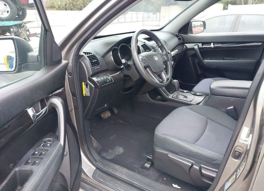 Photo 5 of 2013 Kia Sorento LX (VIN 5XYKT4A1XDG324880)