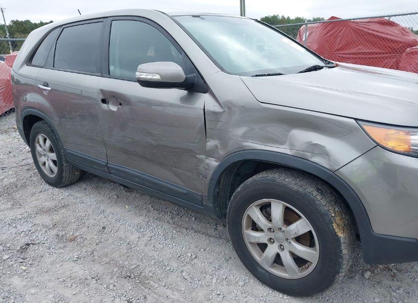 Photo 6 of 2013 Kia Sorento LX (VIN 5XYKT4A1XDG324880)