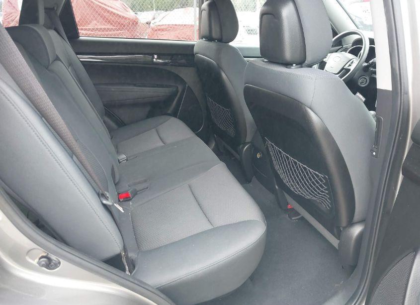 Photo 8 of 2013 Kia Sorento LX (VIN 5XYKT4A1XDG324880)