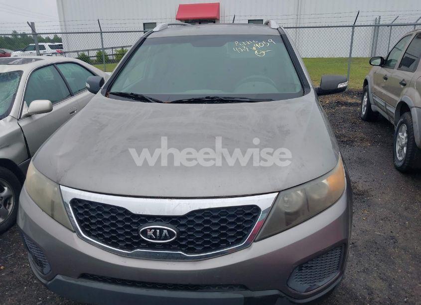 Photo 6 of 2011 Kia Sorento LX V6 (VIN 5XYKT4A20BG066746)
