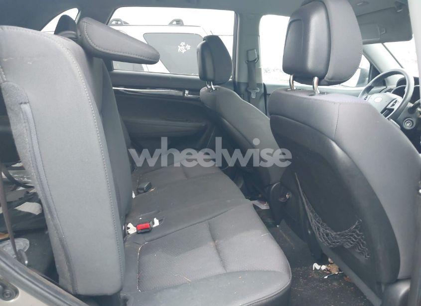 Photo 8 of 2011 Kia Sorento LX V6 (VIN 5XYKT4A20BG066746)