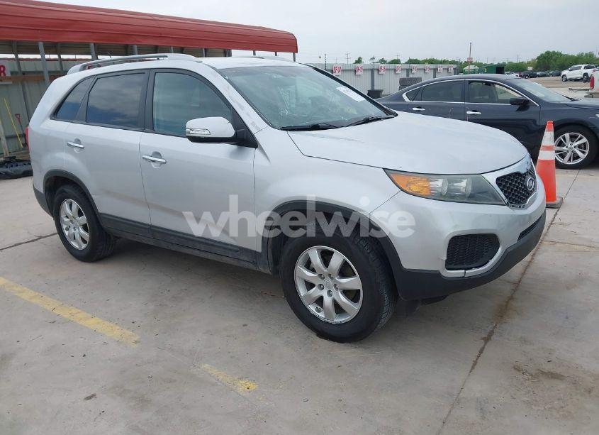 2011 Kia Sorento LX V6 (VIN 5XYKT4A20BG164594) main photo