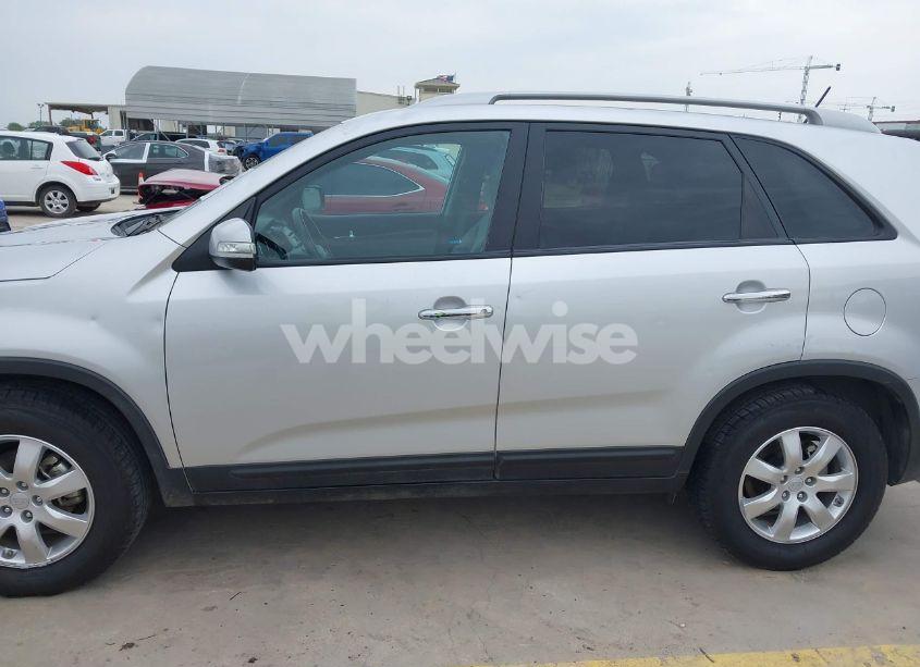 Photo 14 of 2011 Kia Sorento LX V6 (VIN 5XYKT4A20BG164594)