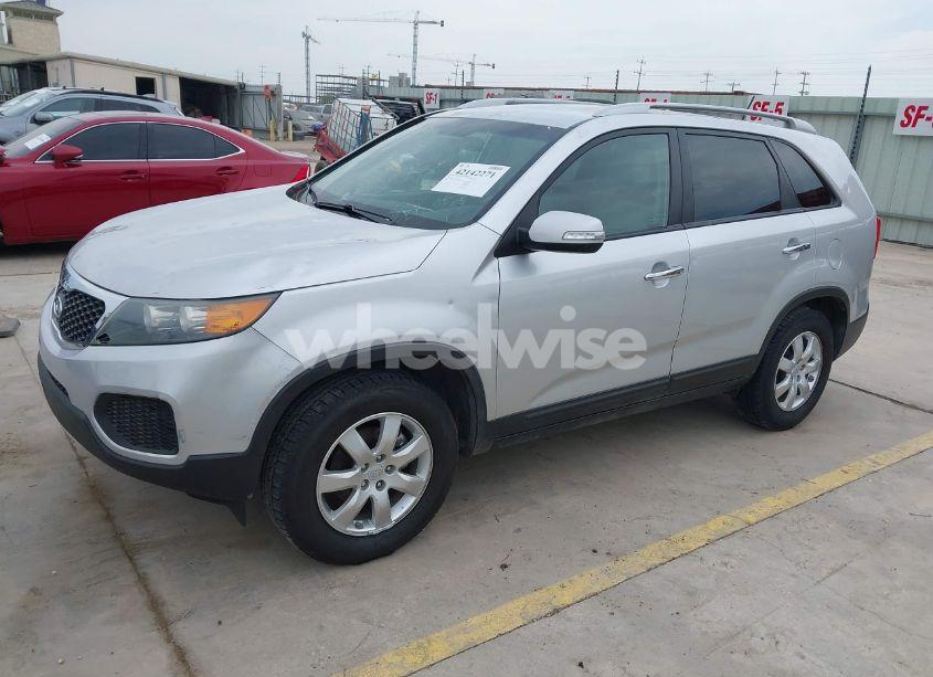 Photo 2 of 2011 Kia Sorento LX V6 (VIN 5XYKT4A20BG164594)